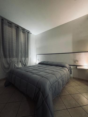 a bedroom with a bed in a room at Il Girasole in Campi Bisenzio