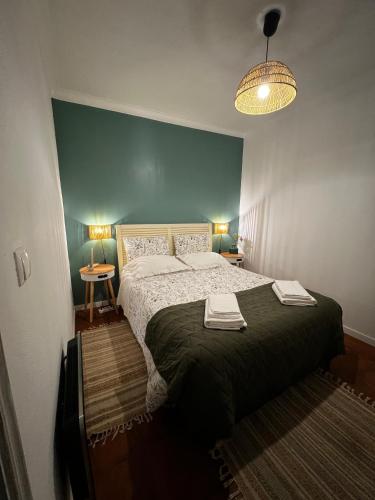 a bedroom with a large bed with two towels on it at Juniors Country House in Vila Boim