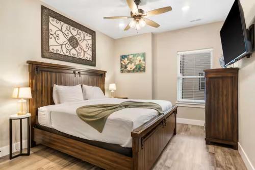 a bedroom with a large bed and a ceiling fan at On the Rocks Lodge in Branson