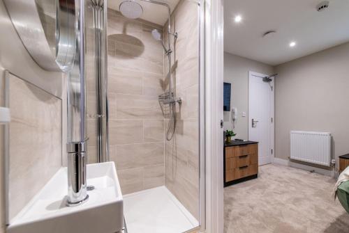 a bathroom with a shower and a sink at Gillingham Luxury, LNG GRAIN, Workers, Parking, Flexible Weekly Deals in Gillingham