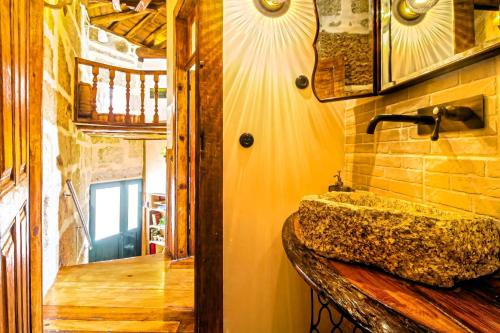 a bathroom with a stone sink in a room at Casa da Avó Selene - Refúgio Rústico e Exclusivo no Douro in Favaios