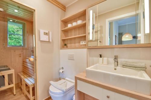 a bathroom with a sink and a toilet at Ferienhaus Lotta Feriendorf 29 Klein Stresow Rügen by ruyastay in Putbus