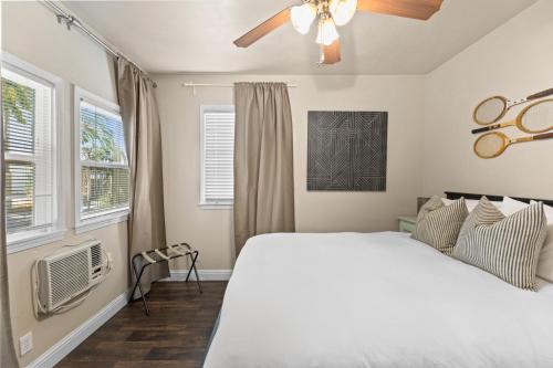 a bedroom with a bed and a ceiling fan at Marvelous Midtown Stay with a Modern Twist in Sacramento