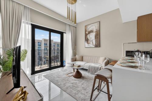 Cozy 2BR in Azizi Mirage 1