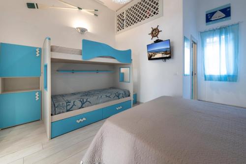 a bedroom with two bunk beds and a tv at Smeraldo in Palau