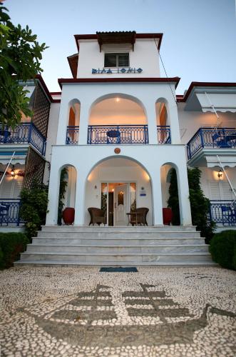 Η πρόσοψη ή η είσοδος του Ionio Gastronomy Suites