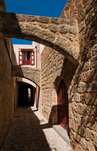 Vivila - Timeless Home in Rhodes Old Town