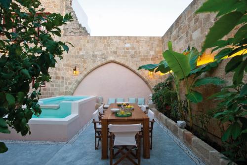 Vivila - Timeless Home in Rhodes Old Town