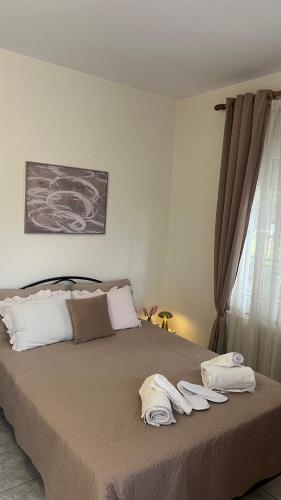 a bedroom with a bed with towels on it at Castle Town Apartment in Dhidhimótikhon
