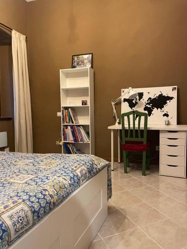 a bedroom with a bed and a desk and a chair at Arkham Casa Vacanze in Amelia
