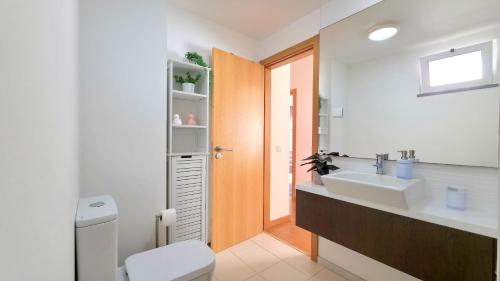 a bathroom with a sink and a toilet at Casa Silvana in Caniço