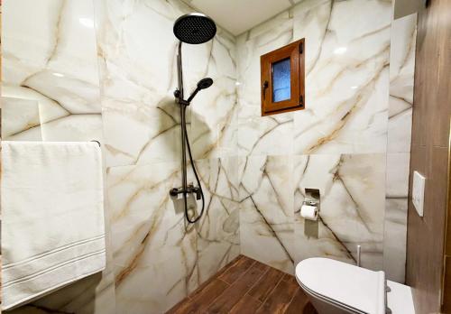a bathroom with a shower and a toilet at Къща за гости Арт Спектър in Bratsigovo