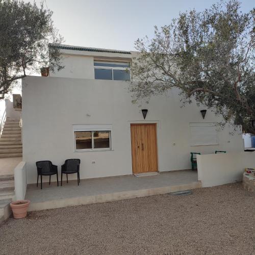 Maison Les Oliviers avec piscine proche du lagon