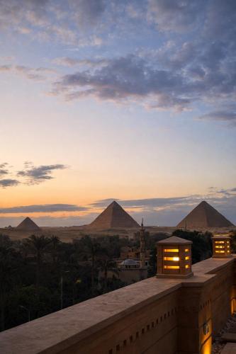 Taj Pyramids inn - Pyramids View Rooftop
