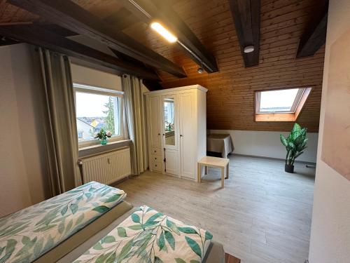 a small room with a bed and a window at Ferienwohnung Löchgau in Löchgau