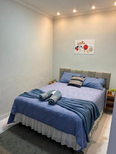 a bedroom with a bed with a blue blanket at PNZ Loft 2 in Petrolina