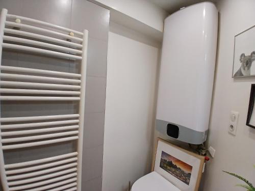 Center ,1minute gare Montparnasse ,rue de Renne 6 eme, close to Eifel tour ,Notre Dame and Louvre meusm,aoesome place ,good for trip