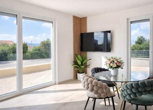 Modern Apartment-close to main beach