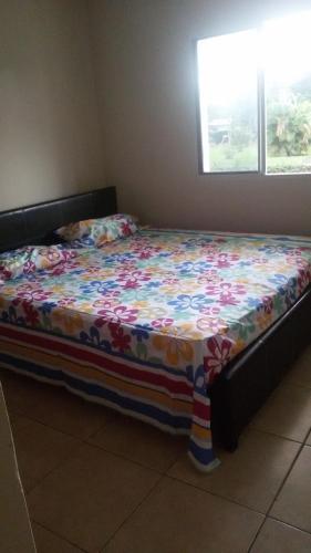 Кровать или кровати в номере Raquel House