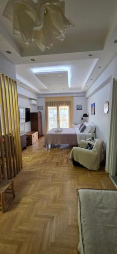 m&s apartment omonoia
