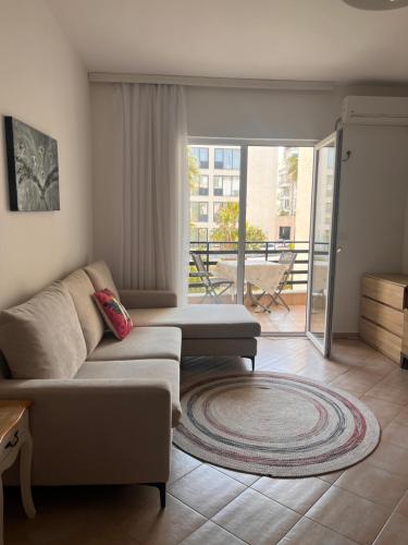 Family-friendly apartments next to Premium Beach Hotel, Golem