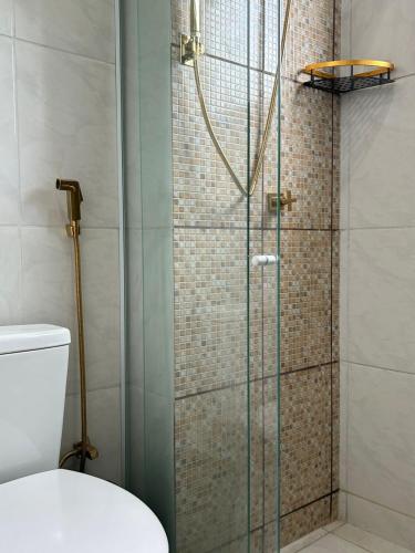 a bathroom with a glass shower with a toilet at Divine Duplex Próximo ao Oficina 23 Kite Surf in Caucaia