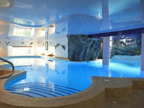 a large swimming pool with a rock in the middle at Tuckenhay, Coomberry Loft - Fcp in Ashsprington
