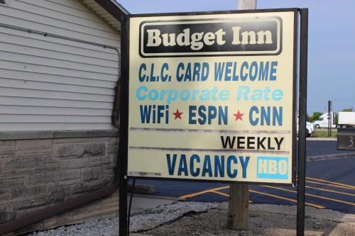 a sign in front of a building at The Perrysburg Budget Inn in Millbury