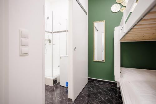 Vienna Golden Stay - 2 Min to Westbahnhof