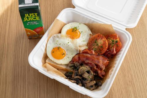 Quest 256 Lambton — Breakfast