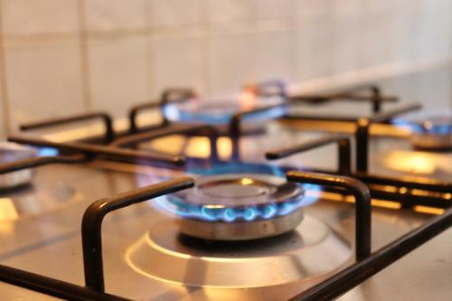 a stove top with a pot on top of it at Perfect Getaway 2 bedroom house with parking in Beeston Hill