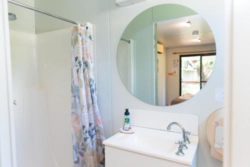 a bathroom with a sink and a mirror at Banyan Tree Holiday Park in Rum Jungle Station