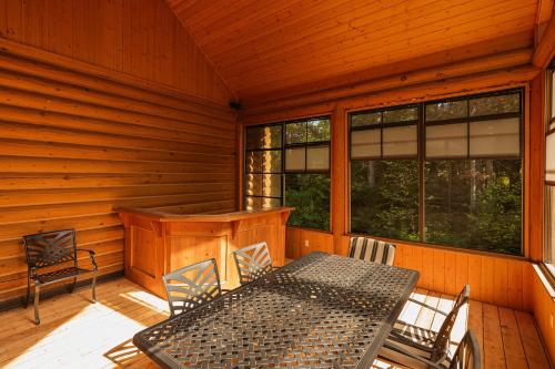 a dining room with a table and chairs in a cabin at Fiddler Lake Resort - Deer 68 in Mille-Isles