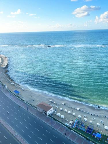 شقة فندقية رائعة كود 18231 علي البحر عائلات فقط