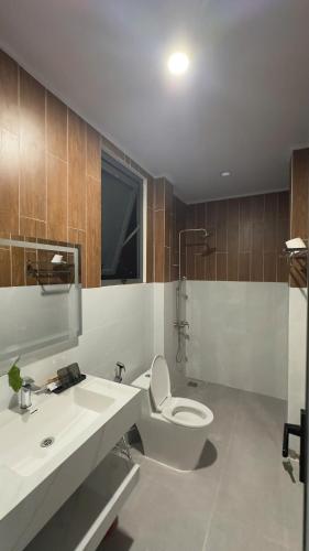a bathroom with a toilet and a sink and a shower at Coco Retreat in Tân Phú