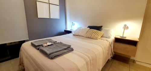 a bedroom with a bed with a cat laying on it at Departamento boutique céntrico in San Miguel de Tucumán