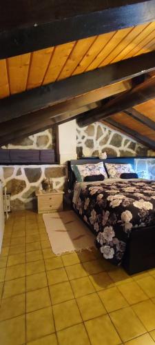 a bedroom with two bunk beds and a stone wall at Il Nido Nel Bosco in Motta