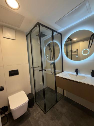 a bathroom with a shower and a toilet and a sink at perfect vacation in Eilat - סוויטת בוטיק מעוצבת לחופשה מושלמת באילת במתחם U360 in Eilat