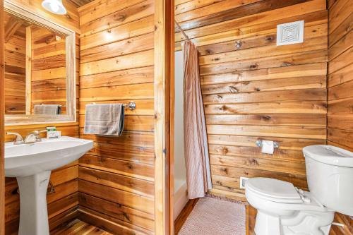 Incredible Views | Hot Tub | Close to Everything! photo 32