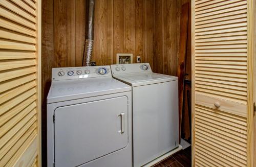 Incredible Views | Hot Tub | Close to Everything! photo 47