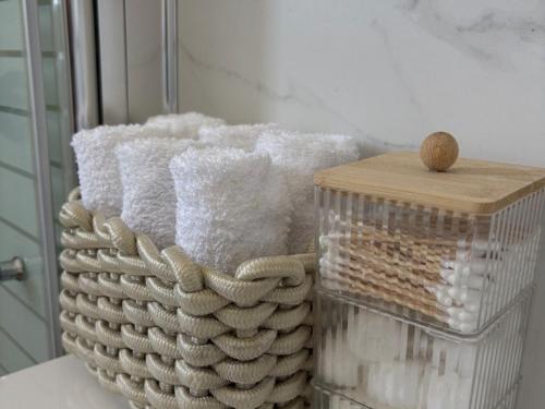 a stack of towels in a basket on a counter at דירה בוטיק in Rishon LeẔiyyon