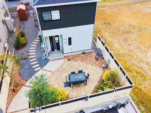 an aerial view of a house with a patio at 家族連れ等に最適な新築つくばガーデンハウス一棟貸切 in Tsukuba