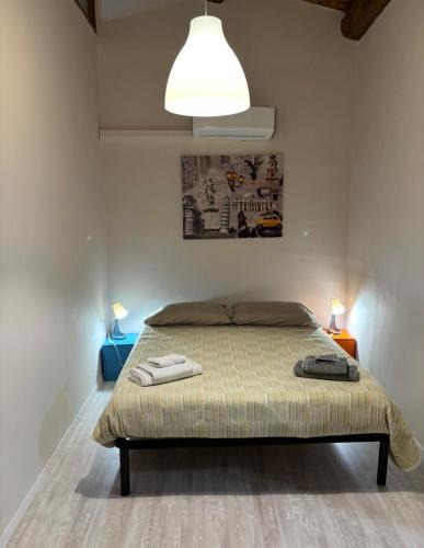 a bedroom with a bed in a room with a lamp at Appartamento Lady in Spoleto