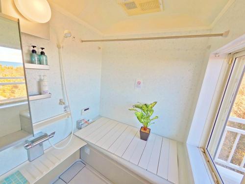 a bathroom with a plant sitting on a bench at Qiao No,105 - Vacation STAY 75661v in Hokota