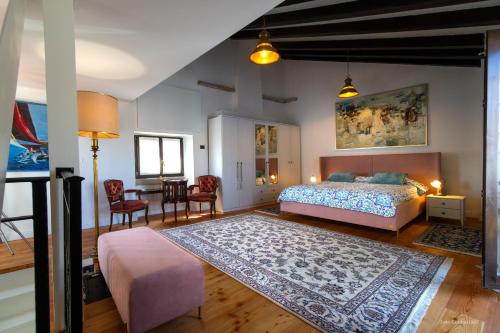 The Residence of Captain Free Parking