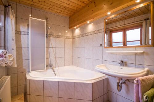 A bathroom at Haus Seeblick am See