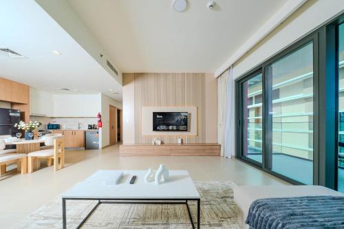 Beyond Stays - Luxury 2 Bedroom Waterfront Apartment with Sea Views - Port Rashid