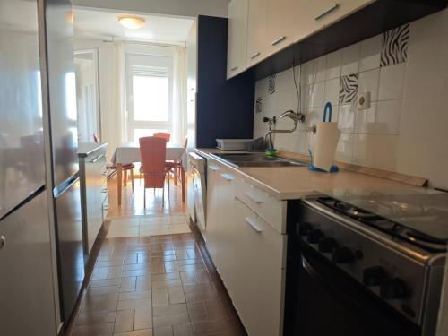Spacious Apartment Near Center, Beach & Bus