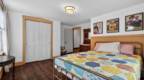 a bedroom with a bed with a quilt on it at Victory View in Gettysburg
