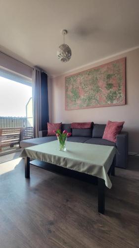 Apartament Rzeczańska Poznań, 50m2, dwie sypialnie z salonem i aneksem kuchennym, balkon, parking podziemny, czwarte piętro, winda, nowy blok
